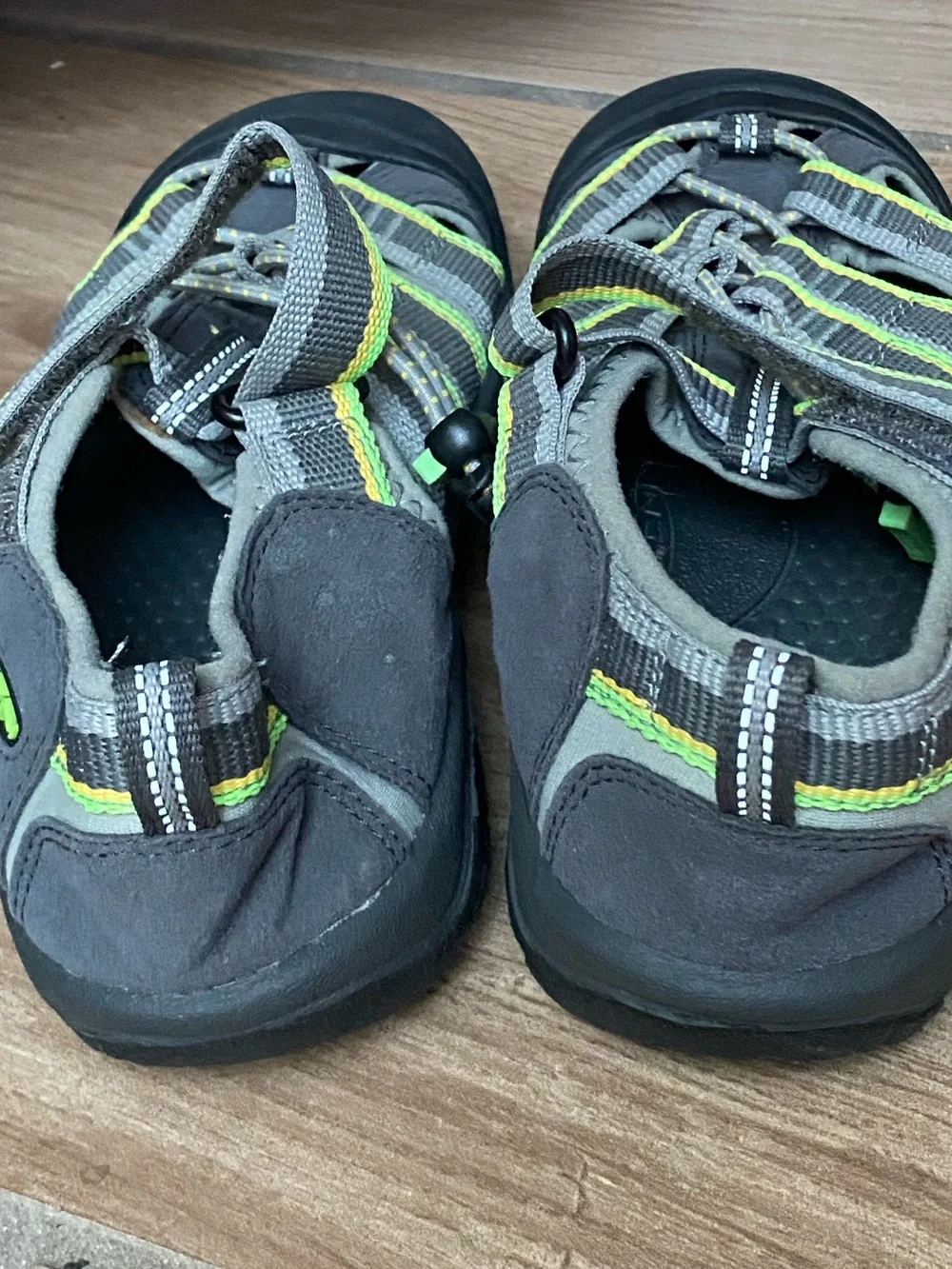 Keen Newport H2 kids’ green and grey waterproof hiking sandals size US 2